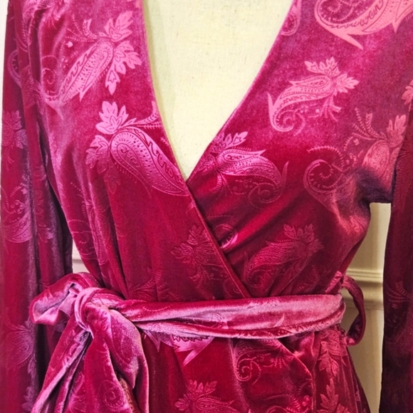 PrettyLittleThing Hot Pink Embossed Velvet Tie Bodycon Wrap Dress,Size6,NWT - Picture 9 of 16